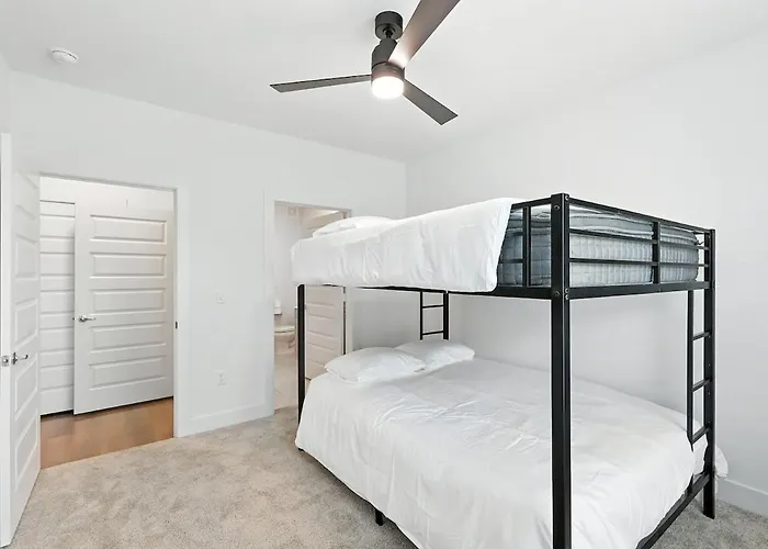 12 Stylish 2b By Golf, Yoga Studio, Pool And Gym, Golf Simulator * Fort Worth