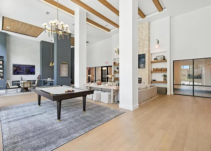 12 Stylish 2b By Golf, Yoga Studio, Pool And Gym, Golf Simulator Apartment Fort Worth