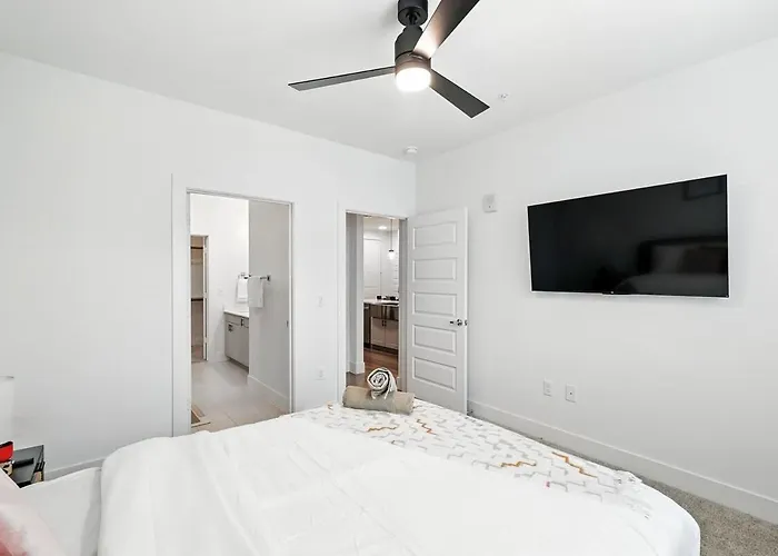 12 Stylish 2b By Golf, Yoga Studio, Pool And Gym, Golf Simulator Fort Worth