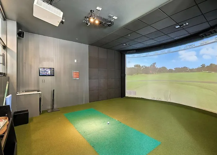 12 Stylish 2b By Golf, Yoga Studio, Pool And Gym, Golf Simulator Apartment