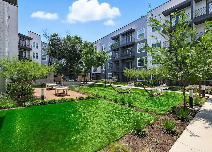 Apartment 12 Stylish 2b By Golf, Yoga Studio, Pool And Gym, Golf Simulator Fort Worth