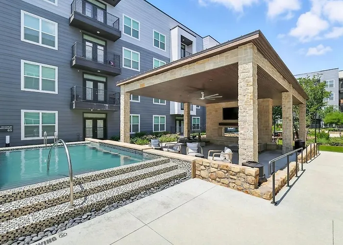12 Stylish 2b By Golf, Yoga Studio, Pool And Gym, Golf Simulator Fort Worth