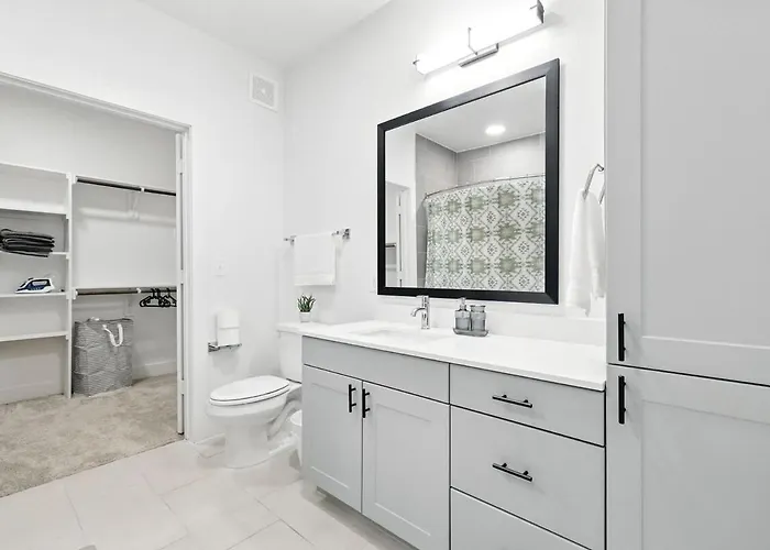 Apartment 12 Stylish 2b By Golf, Yoga Studio, Pool And Gym, Golf Simulator