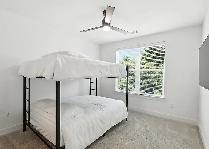 Apartment 12 Stylish 2b By Golf, Yoga Studio, Pool And Gym, Golf Simulator *