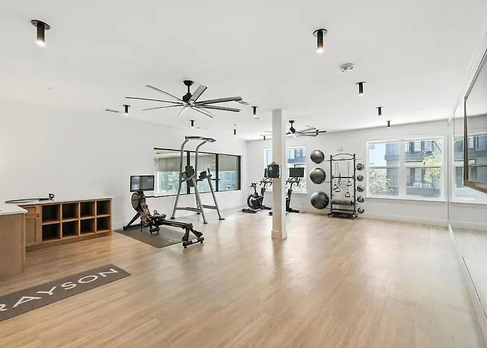 12 Stylish 2b By Golf, Yoga Studio, Pool And Gym, Golf Simulator Fort Worth