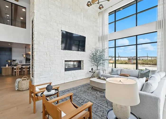 12 Stylish 2b By Golf, Yoga Studio, Pool And Gym, Golf Simulator Apartment Fort Worth