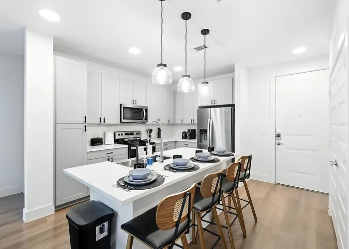 12 Stylish 2b By Golf, Yoga Studio, Pool And Gym, Golf Simulator Apartment *