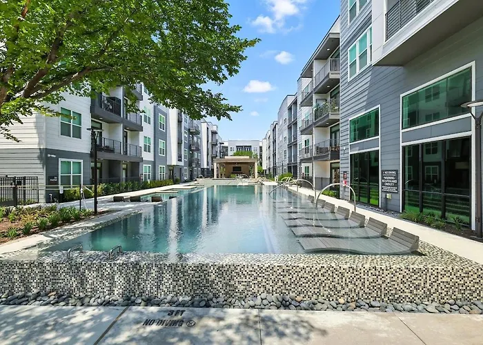 12 Stylish 2b By Golf, Yoga Studio, Pool And Gym, Golf Simulator * Fort Worth