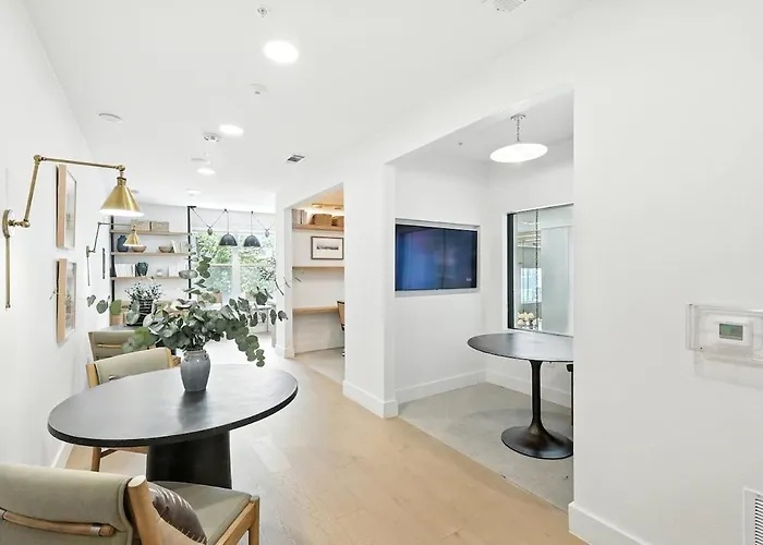 Apartment 12 Stylish 2b By Golf, Yoga Studio, Pool And Gym, Golf Simulator